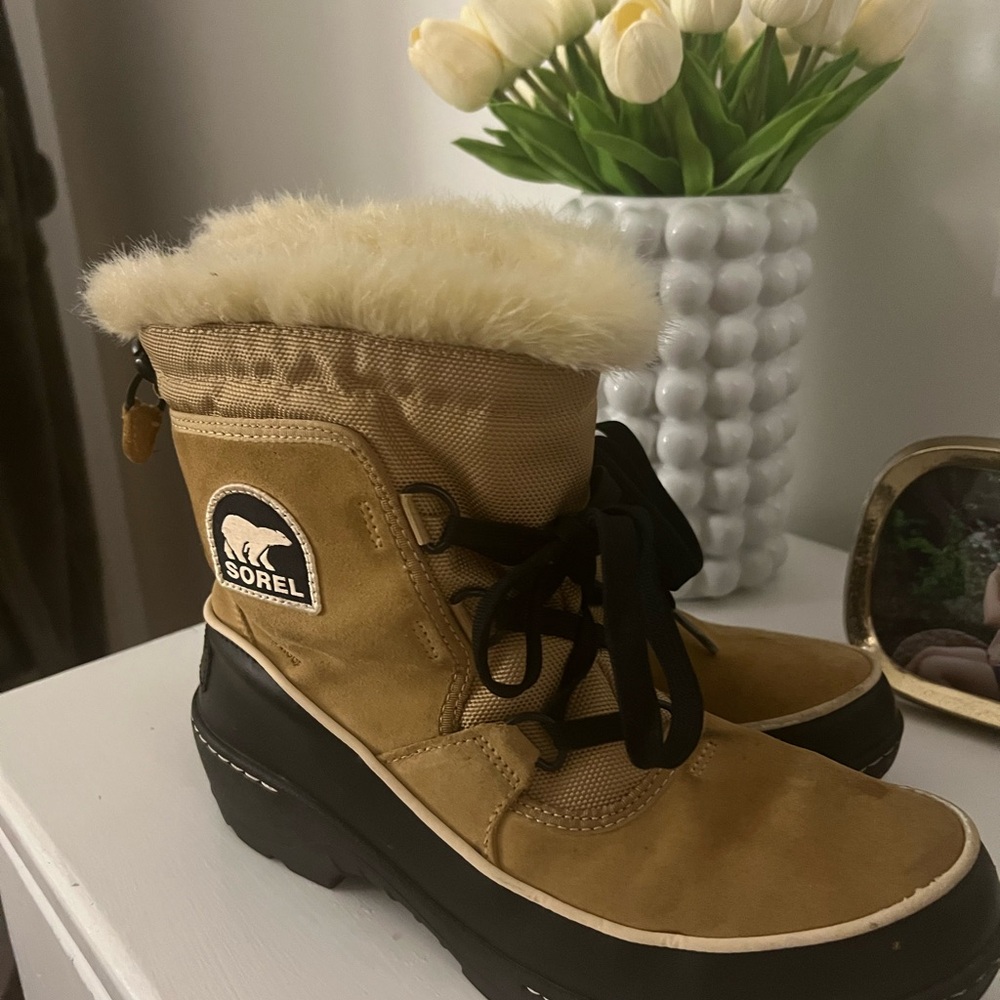 Sorel Tan and Black Fur-Lined Boots